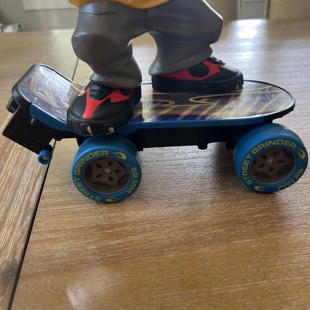 VINTAGE TYCO RC XTREME STREET GRINDER RC SKATEBOARDER ONLY 1998